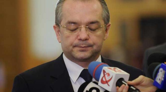 prim sinistrul emil boc destin de prezervativ