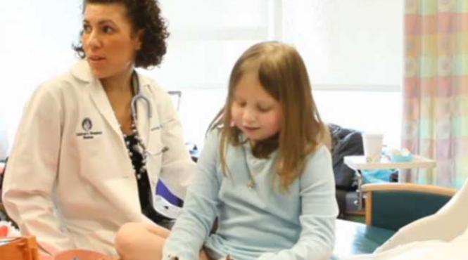 un copil de noua ani supus unui transplant de sase organe video