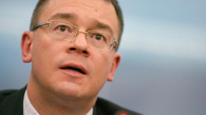 de ce e ungureanu incompatibil cu functia de premier vezi cum se apara seful sie