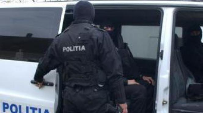 perchezitii in prahova sunt cautate persoane suspectate de furturi din locuinte si firme