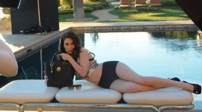 megan fox promoveaza genti de piele din coreea de sud foto