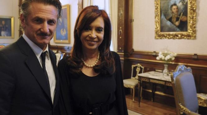 video sean penn acuza marea britanie ca este colonialista pentru ca a refuzat sa cedeze insulele malvine argentinei