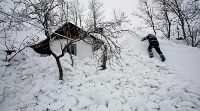 electrica nu poate conecta la retea 25 de sate viscolite pentru ca ministerul transporturilor nu deszapezeste accesul
