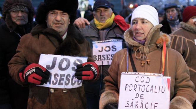 protestatarii tin steagul sus de 35 de zile au scapat de ger dar au dat de ninsoare