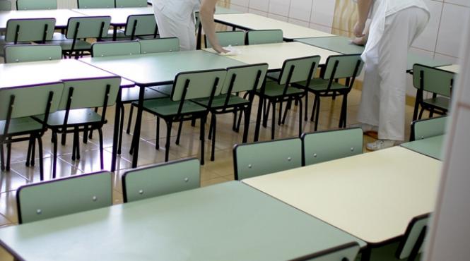 copil inecat cu mancare la cresa numarul 4 din targu jiu