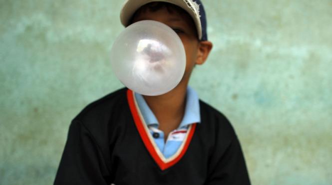 din intelepciunea politiei britanice guma de mestecat e folosita ca o moneda in romania