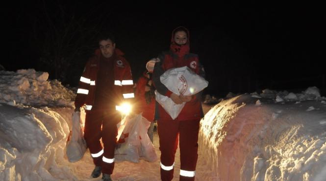 nesimtirea daruirea de sine vedeta tvr iuliana tudor voluntar al crucii rosii in mijlocul nametilor
