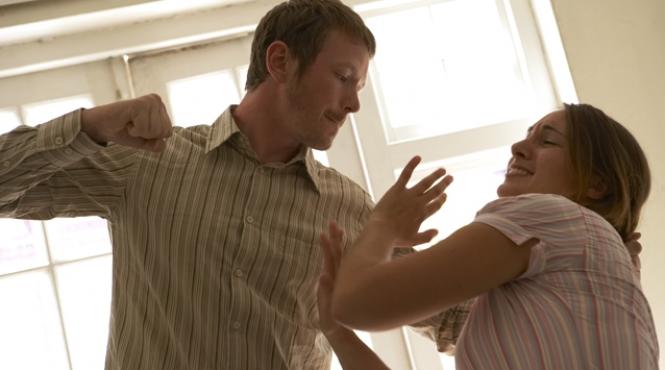 sotii violenti dati afara din casa azi se voteaza legea violentei conjugale