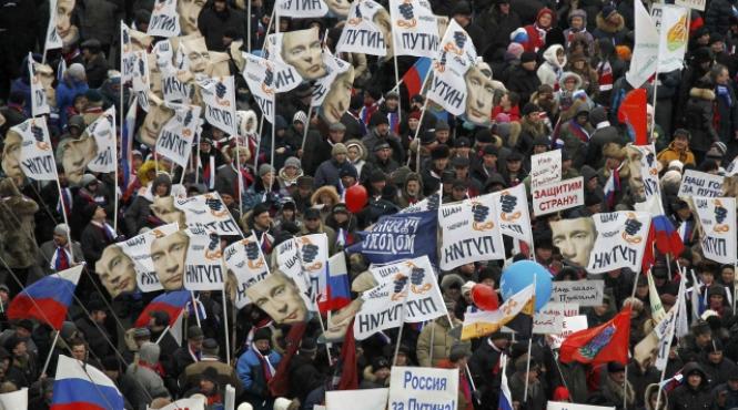 manifestatie de amploare in rusia zeci de mii de persoane participa la un miting de sustinere a lui vladimir putin