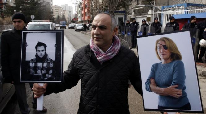 jurnalista marie colvin ucisa in siria a murit in timp ce incerca sa isi recupereze pantofii