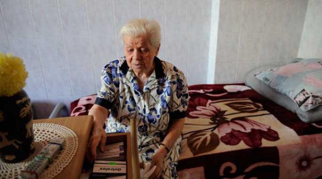 efectul testarii pe romani a prospectelor de medicamente au aparut indicatiile pentru tonti cobaii au confundat prezervativul cu premergatorul si au pus sarcina la reactii adverse