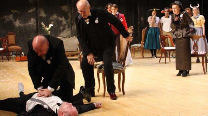 gala uniter revine in sala de teatru
