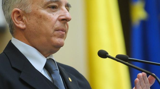 isarescu si cele mai incapatanate banci trebuie sa scada dobanzile
