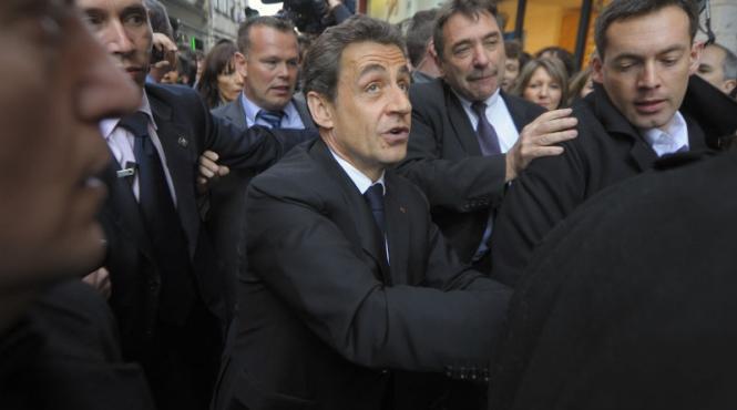 sarkozy atacat cu oua si pietre in orasul basc bayonne video