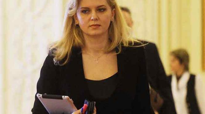 elena udrea sugereaza ca roberta anastase ar putea fi inlocuita