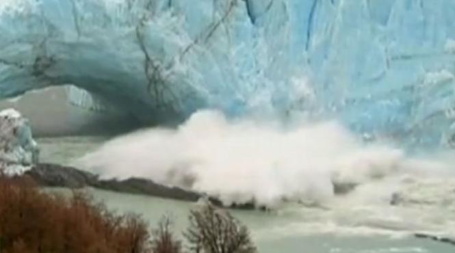 video spectaculos bucati imense din ghetarul perito moreno s au prabusit in apa