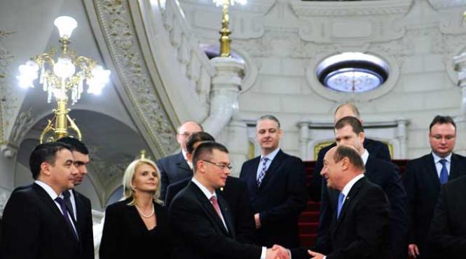 cum reformeaza basescu statul cu oamenii opozitiei sefii serviciilor secrete premierul ministrii de la justitie interne aparare si externe provin din psd si pnl