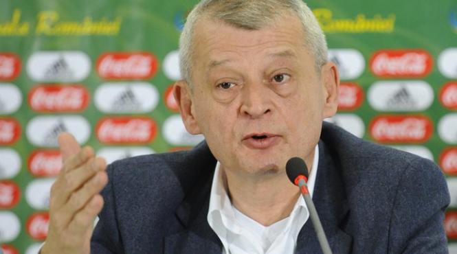 stewarzii care asigura paza la finala cupei europa league vor invata simboluri naziste fasciste si rasiste pentru a sti ce bannere sa confiste