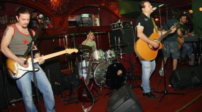 tobosarul trupei cortez retinut de diicot pentru comercializare de cannabis