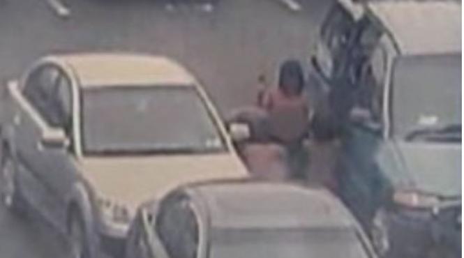 video o mama si copiii ei arestati pentru ca s au dezbracat complet langa un liceu