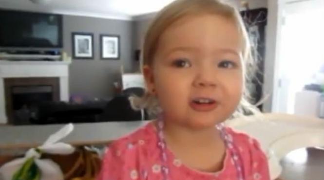 o fetita de doi ani canta hit ul lui adele someone like you vezi clipul vazut in cateva zile de mii de persoane