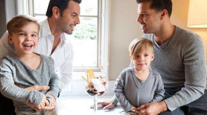 premiera ricky martin alaturi de iubit si de copiii sai pe coperta vanity fair