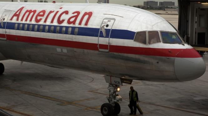 video un pilot a facut o criza de isterie la bordul avionului