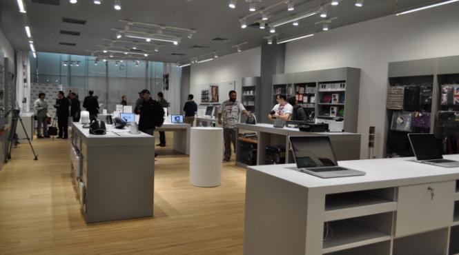 cel mai mare magazin cu produse apple din europa de sud est deschis la bucuresti