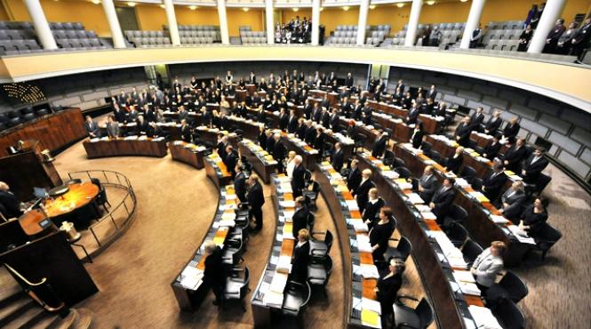 disputa verbala in parlamentul finlandei pe problema cersetorilor romani si bulgari
