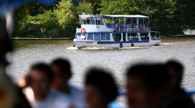 plimbari gratuite cu vaporasul pe lacul herastrau de florii si de paste