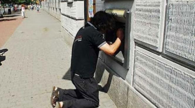 daily mail timisoara orasul cu cele mai bizare atm uri din lume