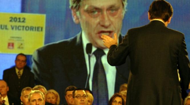 ponta boc ne a ipotecat casa le a spus parintilor nostri sa nu mai mearga la spital ca nu mai sunt bani a venit apoi ungureanu si a inceput sa fure din casa