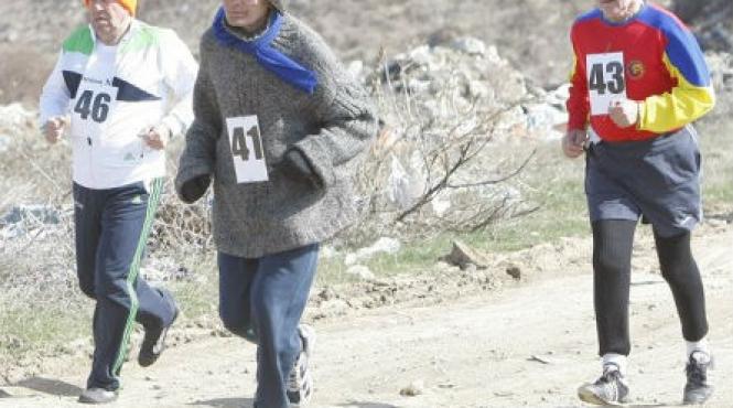 cursa fara sfarsit fotoreportaj impresionant de la crosul national al veteranilor desfasurat in week end la pitesti