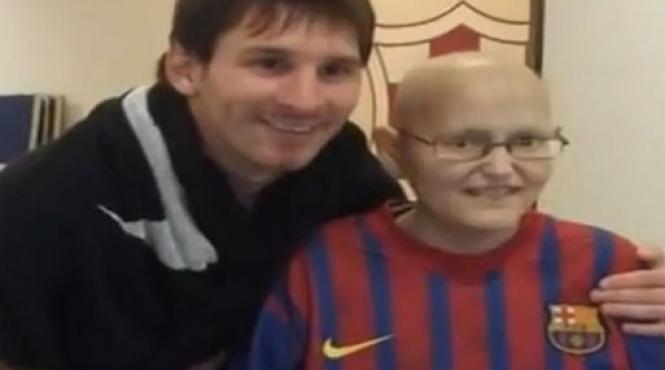 video la 12 ani un baiat bolnav de cancer ofera o lectie despre pasiune si devotament fata de echipa preferata acum pot sa mor linistit