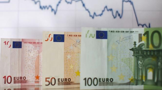 exporturile nu ne mai salveaza importurile au crescut deficitul comercial cu 60 urmeaza presiuni pe curs