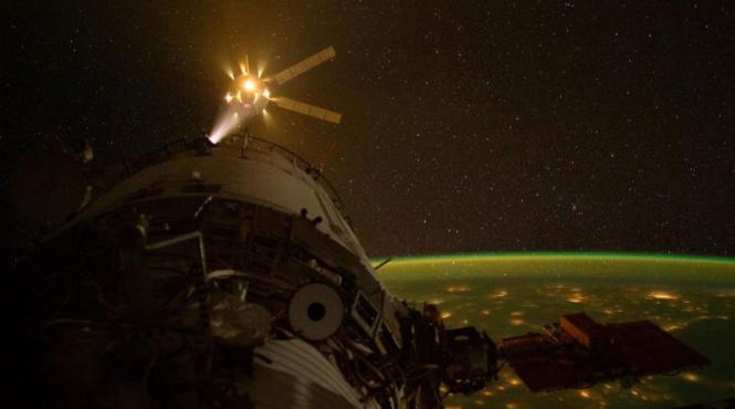 marfarul spatial se pregateste de andocare nasa face publica o frumoasa fotografie realizata in spatiu