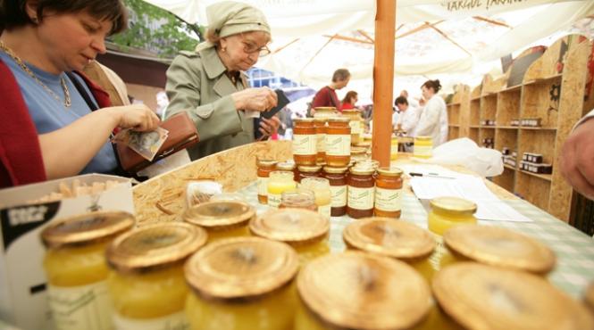 romanii consuma de trei ori mai putina miere decat europenii