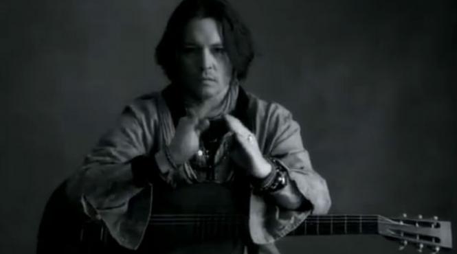 video johnny depp si natalie portman comunica prin limbajul semnelor in cel mai recent clip al lui paul mccartney