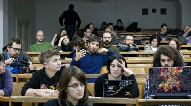 a aparut creditul pentru studii postuniversitare vezi ce banca il acorda si cati bani poti lua cu imprumut