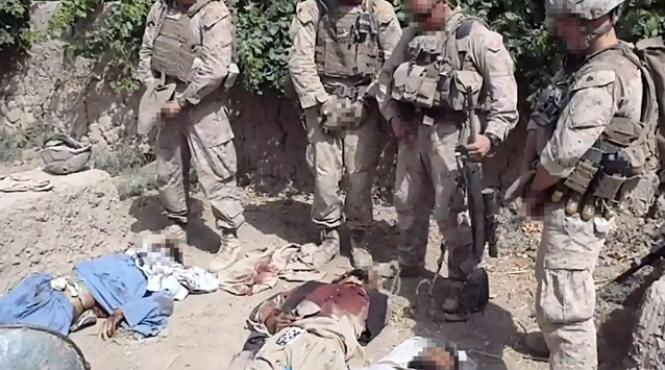 noi fotografii cu soldati americani pozand langa cadavrele afganilor au fost publicate de presa americana
