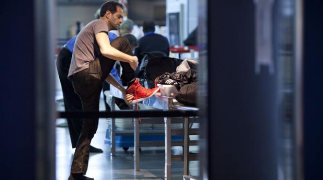 un barbat care se simtea hartuit de aparatele de verificare s a dezbracat pe un aeroport din sua