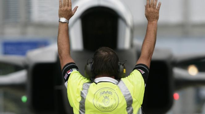 racheta suedezilor de la saab loveste in oferta avioanelor americane f16 economisiti zeci de milioane de dolari cu gripen