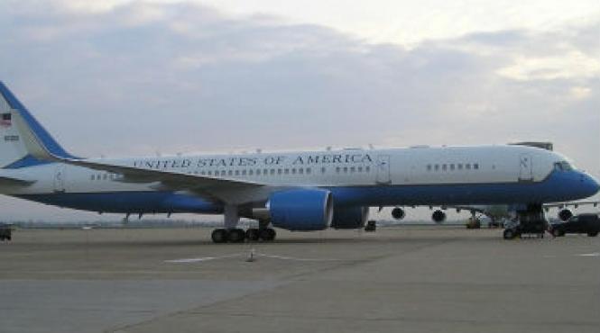 air force 2 a lovit un stol de pasari avionul care il transporta pe vicepresedintele joe biden a fost avariat