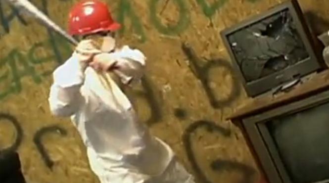 video camera furiei permite clientilor care sunt nervosi sa sparga obiecte