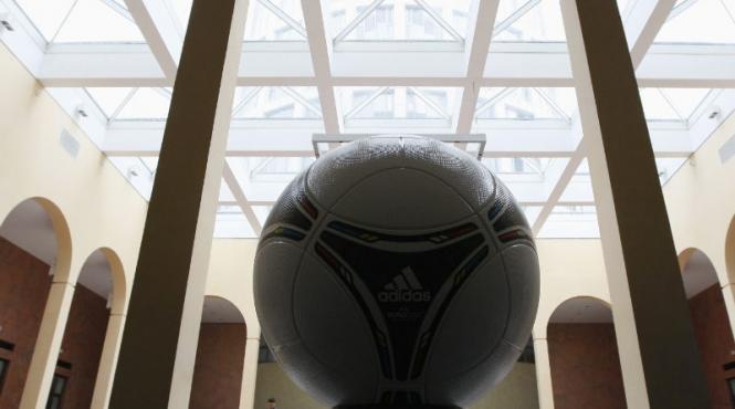 o minge care a traversat pacificul primul obiect luat de tsunami care va fi inapoiat proprietarului