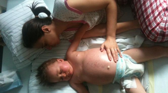 vladimir sufera de una dintre cele mai rare forme de cancer medicii nemti incearca sa l salveze pe baietelul de nici 4 ani cu un transplant de celule stem