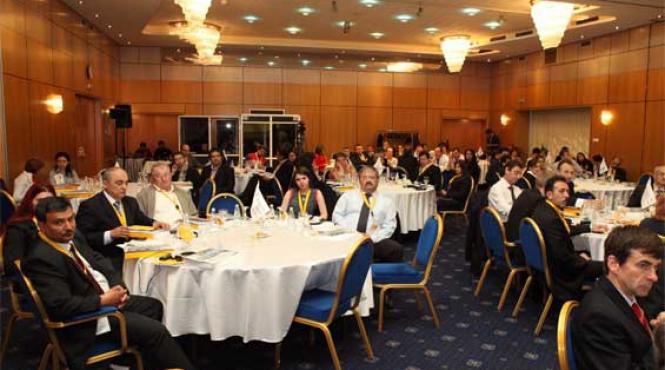 campanie de strangere de semnaturi pentru locuri de munca la rosia montana