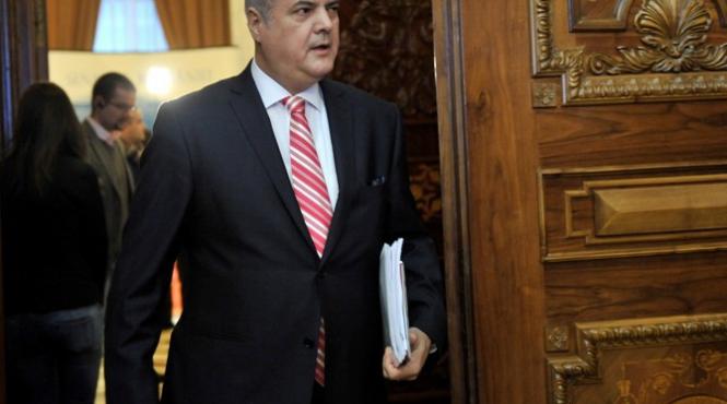 adrian nastase daca trece motiunea usl din spectator devine participant intra pe teren