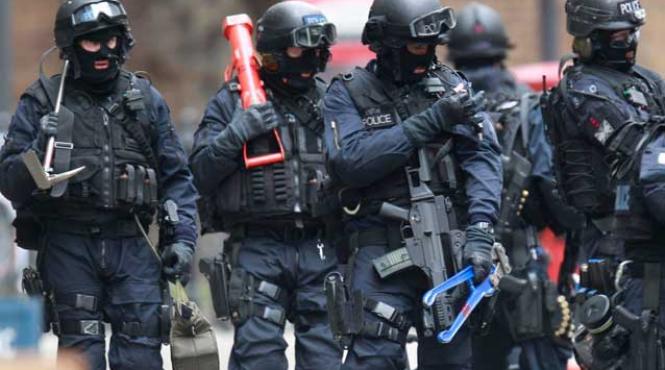 patru persoane au fost luate ostatice in centrul londrei