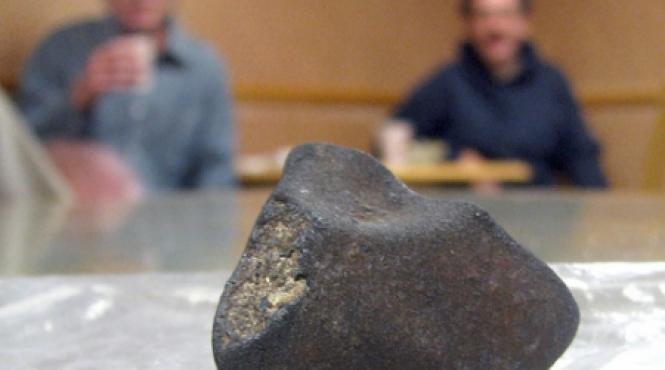 un meteorit s a prabusit langa un bulgar care isi plimba cainele